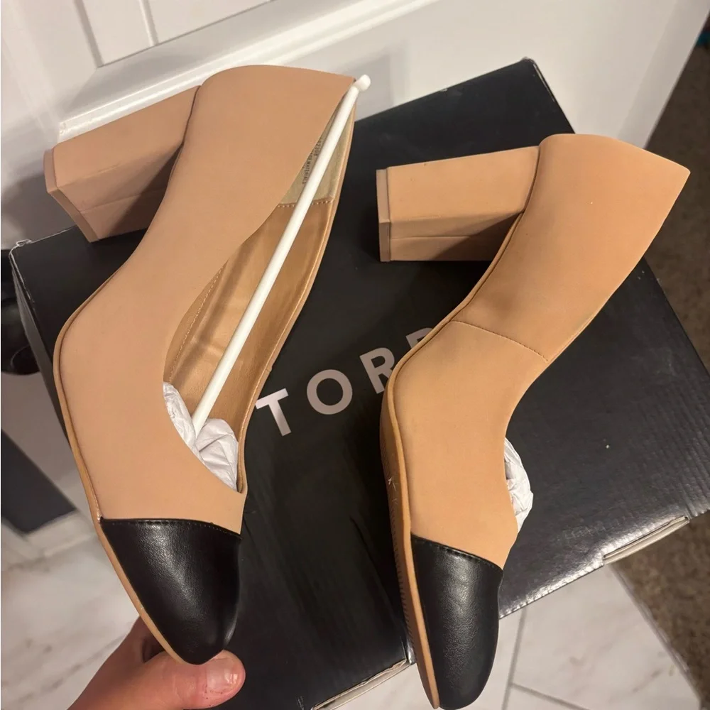 Women’s Torrid Black and Tan Heels, 10 Wide - Picture 3 of 6